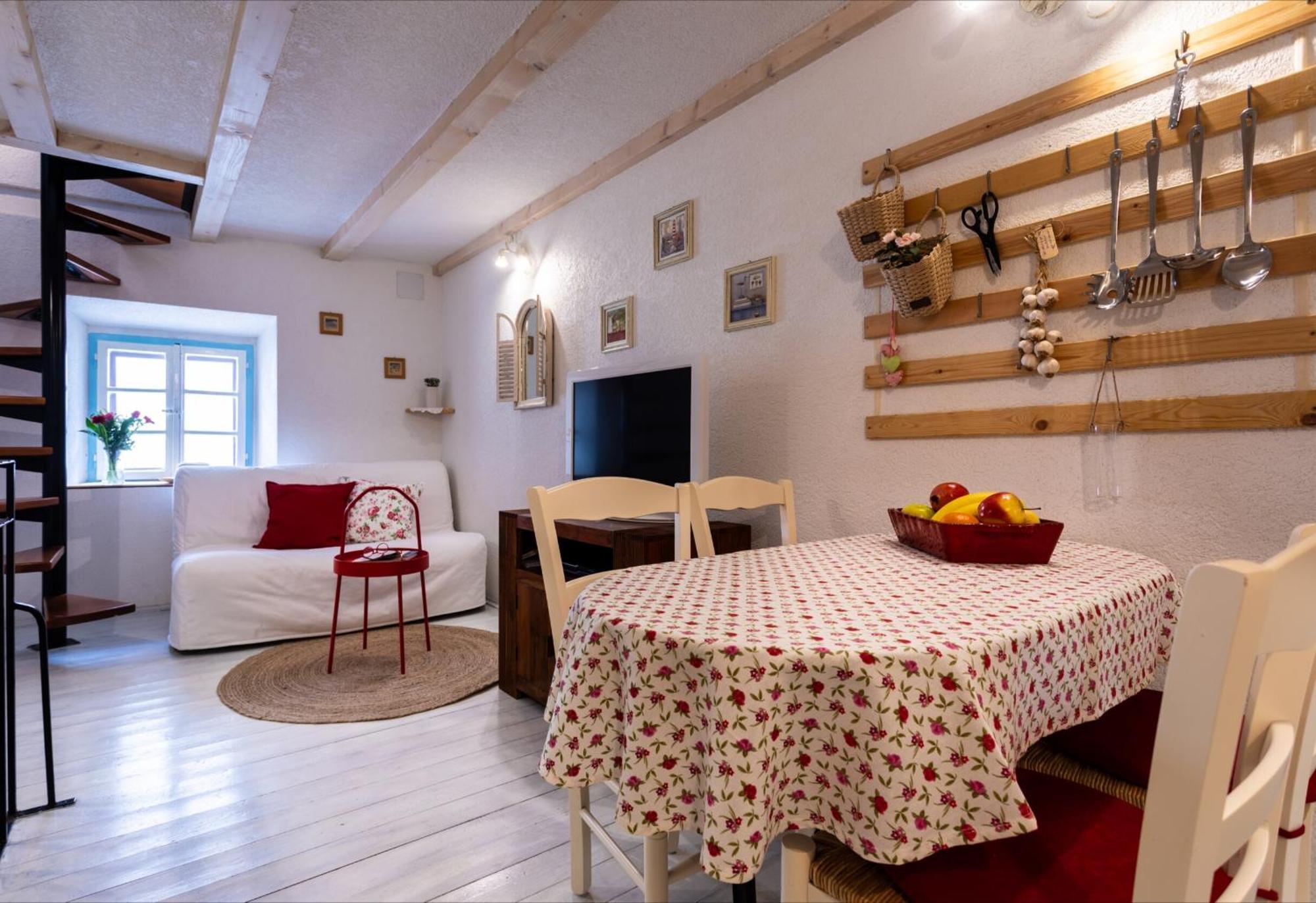 Apartman Valdi バスカ エクステリア 写真