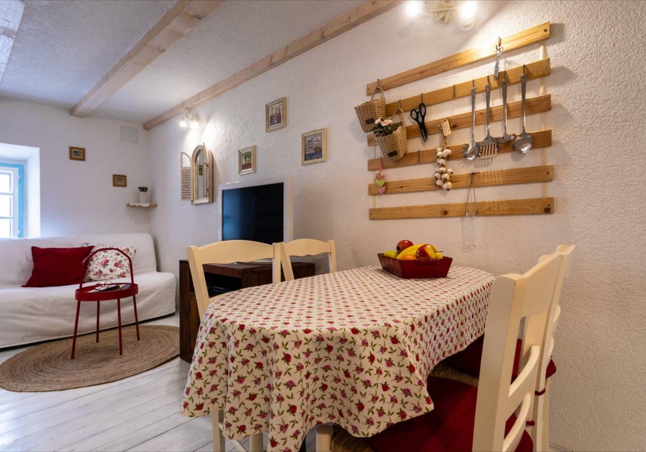 Apartman Valdi バスカ エクステリア 写真