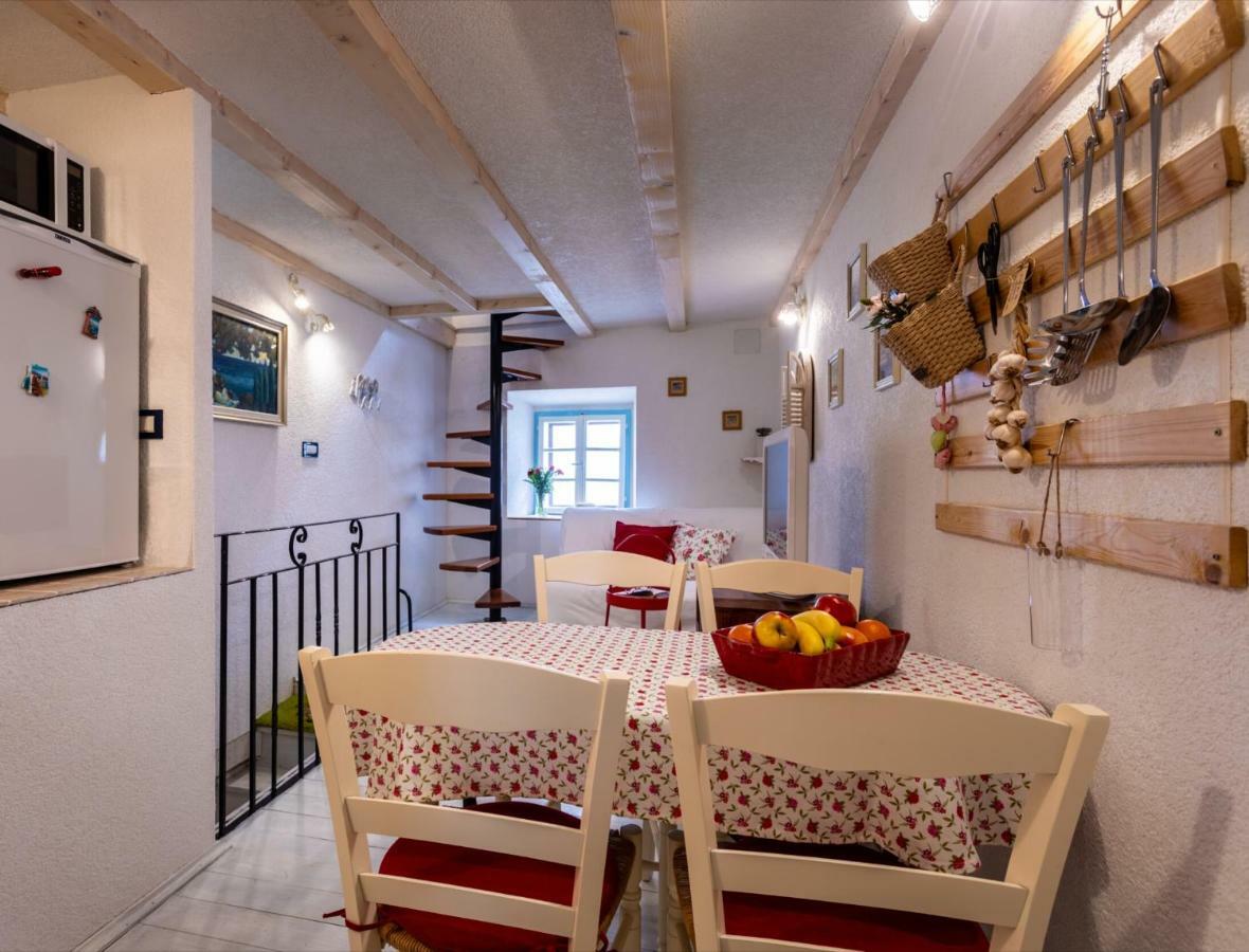 Apartman Valdi バスカ エクステリア 写真